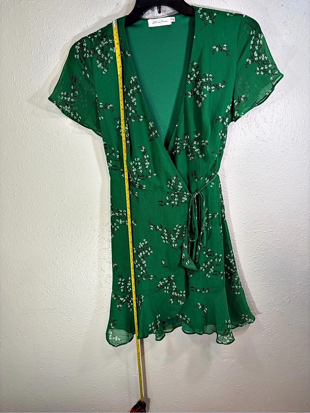 All in Favor Simone Floral Wrap Front Minidress Green & White XS Like New - Picture 6 of 9